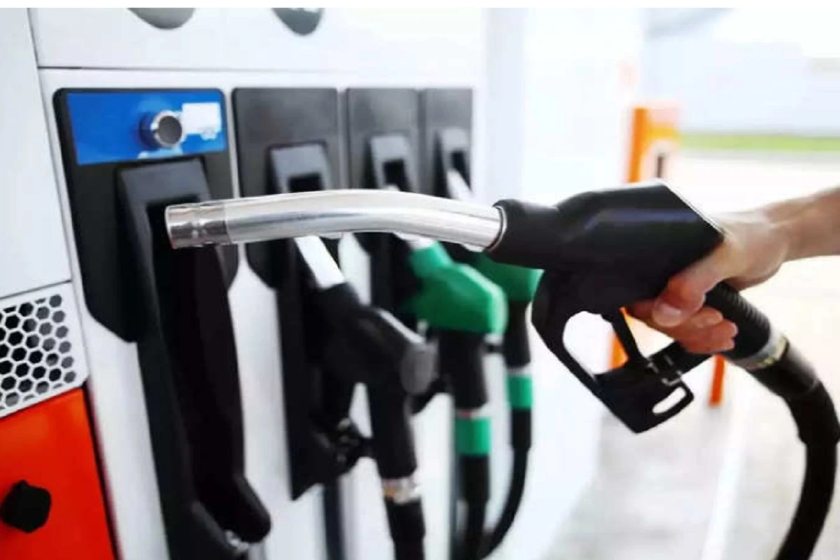 Petrol Diesel Rate: कच्चे तेल के भाव में उछाल, जानिए आपके शहर में क्या है पेट्रोल-डीजल के रेट