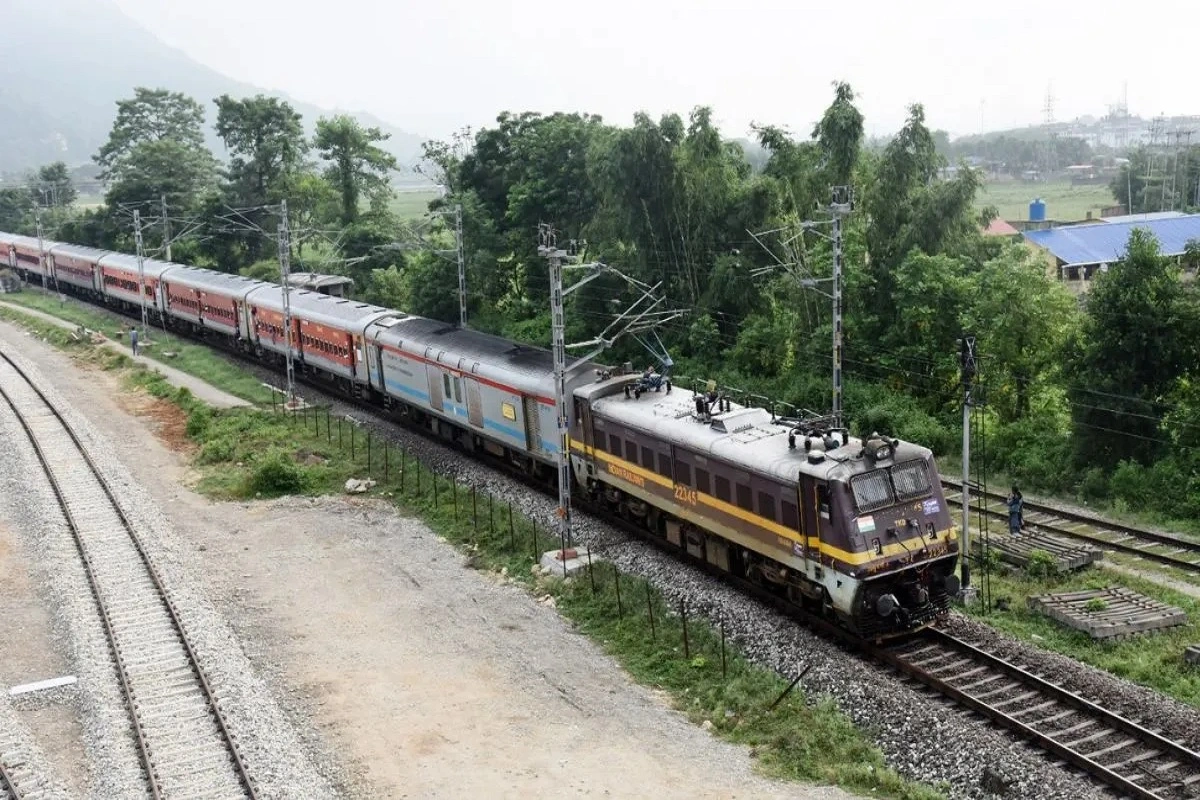 आर्टिकल-370 की विदाई के बाद से विकास-पथ पर जम्‍मू-कश्‍मीर, मंत्री बोले- 2024 तक तैयार हो जाएगा कश्मीर रेल लिंक