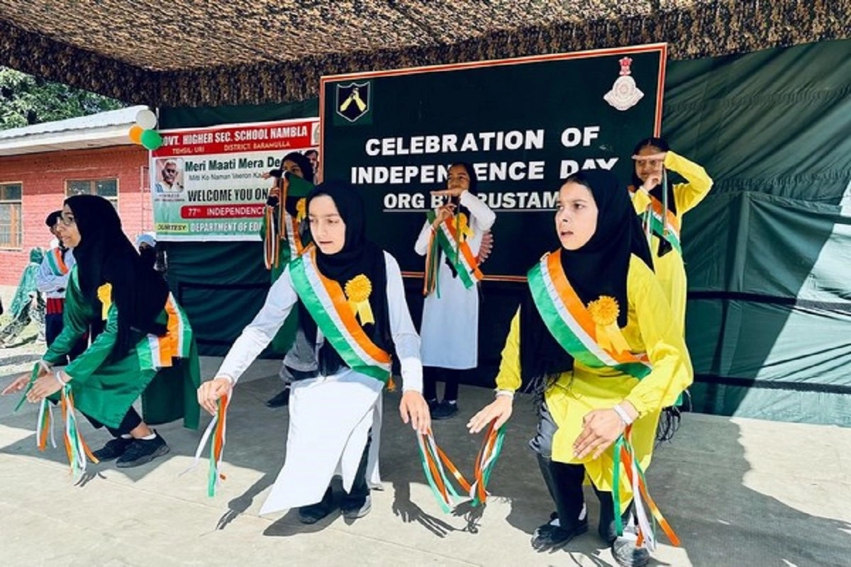 Jammu and Kashmir: एलओसी के गांवों के पास स्वतंत्रता दिवस समारोह एकता, सांस्कृतिक विविधता का प्रदर्शन करते हैं