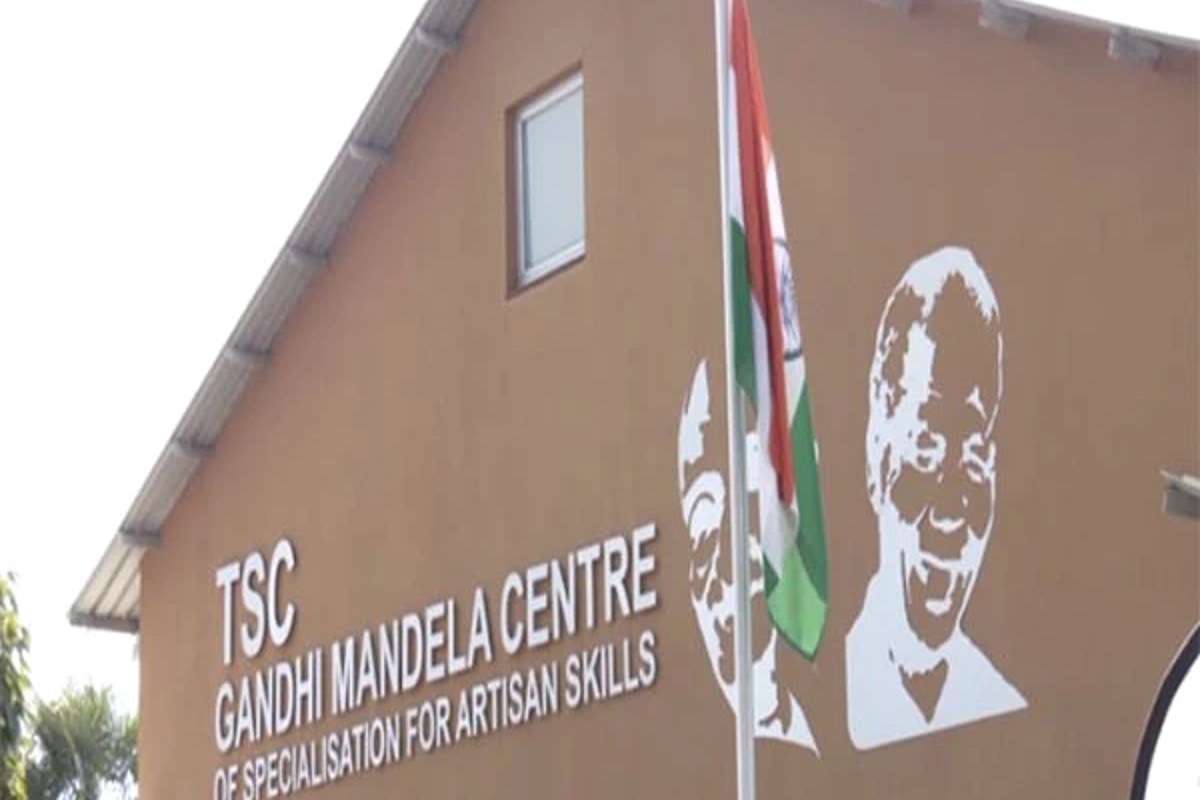 गांधी-मंडेला सेंटर ऑफ स्पेशलाइजेशन दक्षिण अफ्रीकी युवाओं को कारीगर-कौशल के लिए कर रहा प्रशिक्षित