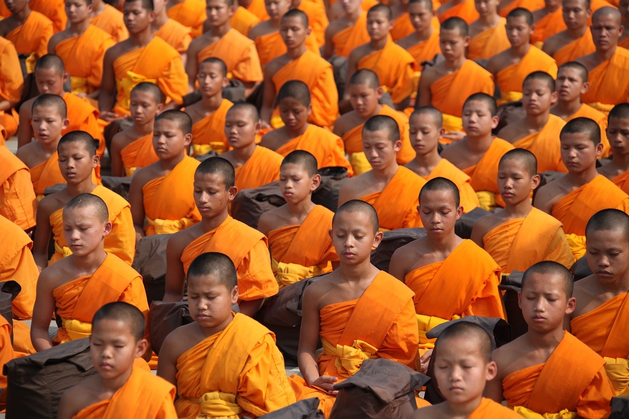 21वीं सदी में बौद्ध धर्म आत्मा के लिए आधुनिक अभयारण्य जैसा, पश्चिमी देशों में इसकी पद्धतियां अपना रहे हैं लोग