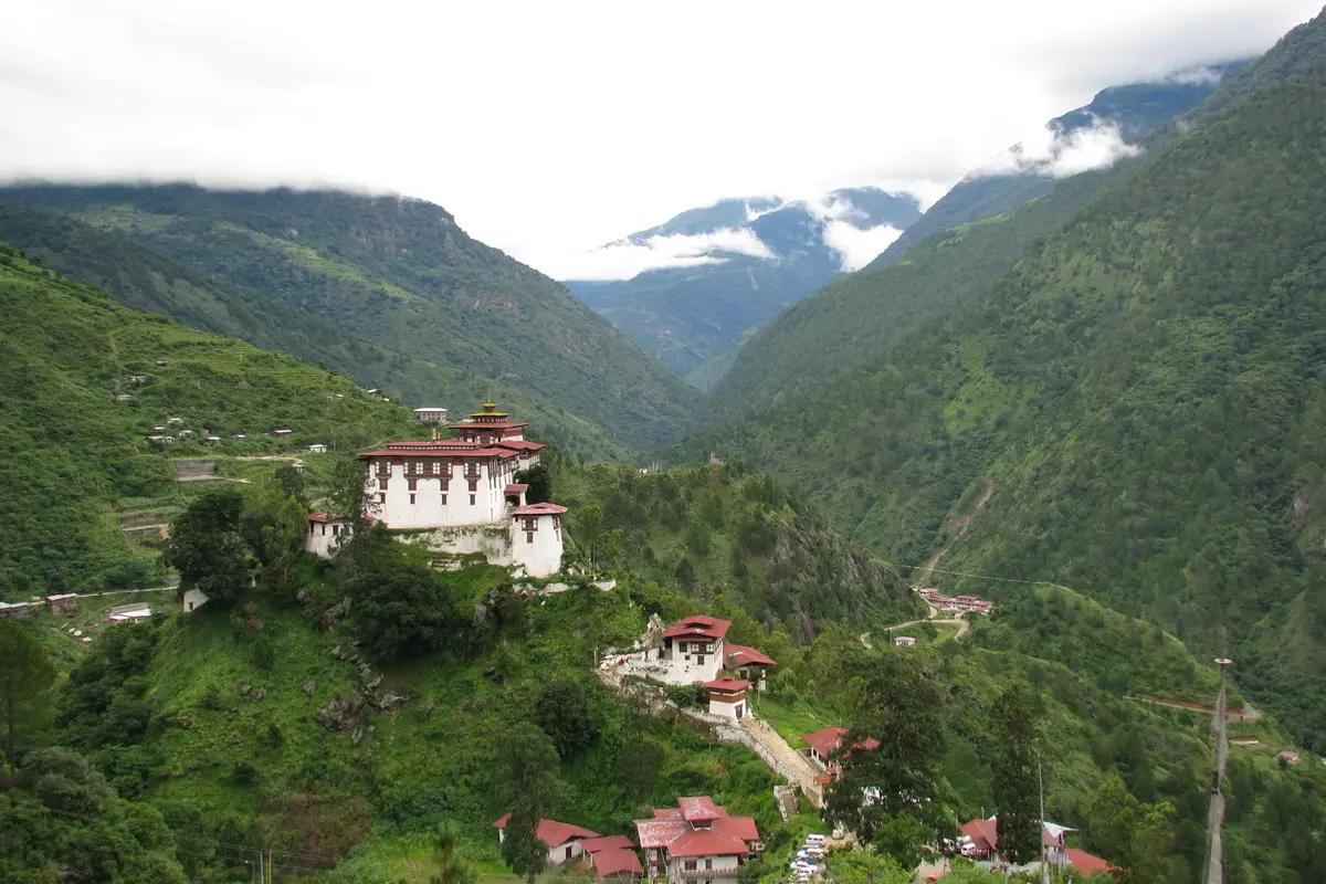 भूटान के इतिहास, संस्कृति और प्राकृतिक वैभव का खजाना है ल्हुएंत्से