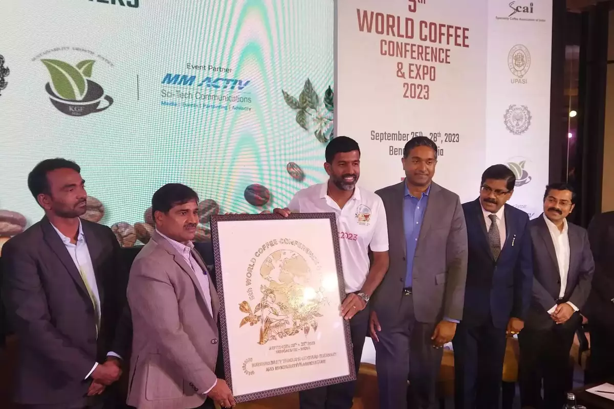 World Coffee Conference: विश्व कॉफी सम्मेलन के लोगो का सोमवार को बेंगलुरु में अनावरण किया गया.