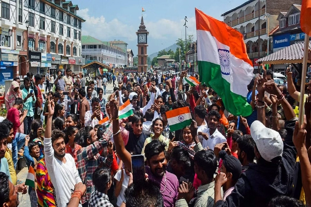 इस स्वतंत्रता दिवस पर पूरे कश्मीर में जश्न का माहौल