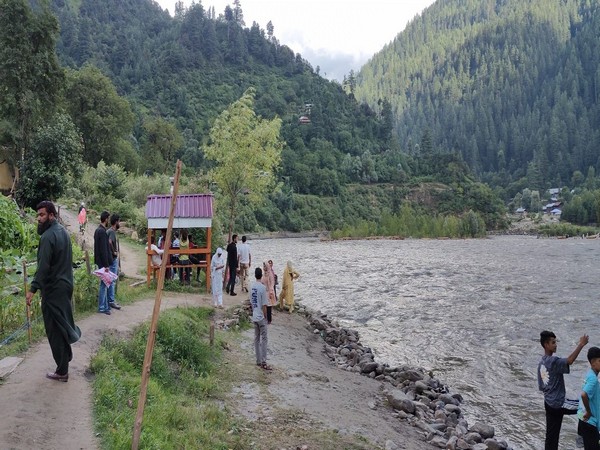 North Kashmir’s LoC vicinity becomes tourist magnet: شمالی کشمیر میں سرحدی علاقے بھی سیاحت کے نقشے پر ابھرنے لگے