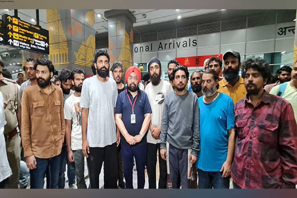 17 Indian youths held captive in Libya return: لیبیا میں یرغمال بنائے گئے 17 ہندوستانی نوجوان چھ ماہ کی آزمائش کے بعد وطن واپس پہنچے