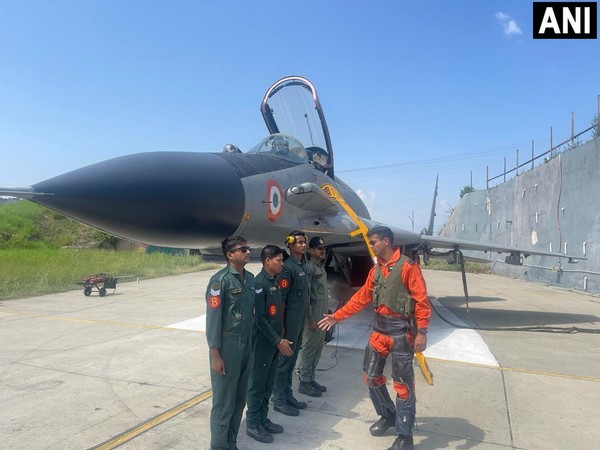 India deploys MiG-29 fighter jets squadron at Srinagar: بھارت نے دونوں محاذوں پر دشمنوں کے خطرات سے نمٹنے کے لیے سری نگر میں  لڑاکا طیاروں کا سکواڈرن تعینات کیا