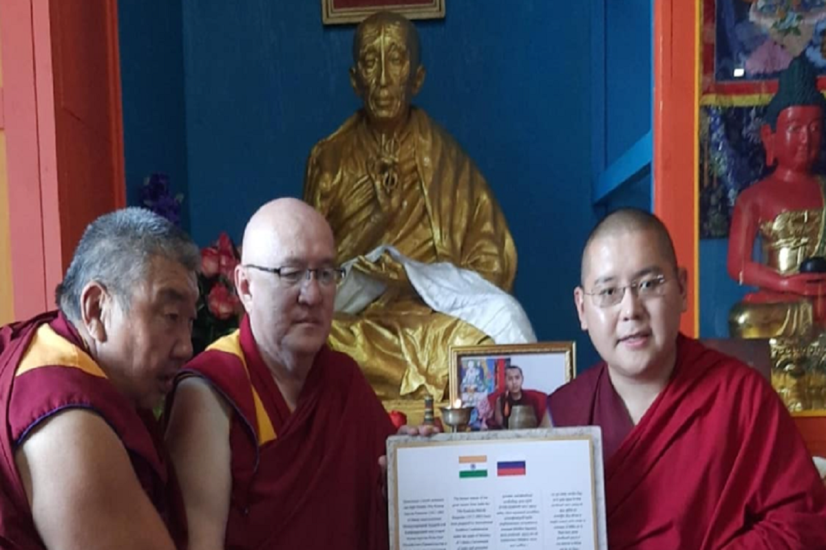 The Significant Visit of Venerable Ling Rinpoche to Russia: لنگ رنپوچے کا روس کا اہم دورہ: بدھ مت کی تعلیمات کے ذریعے مضبوط عالمی ہم آہنگی