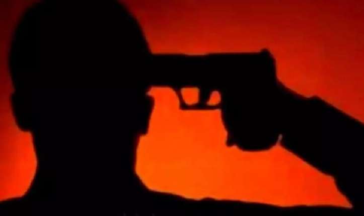 Cop shoots himself after naming the senior in video