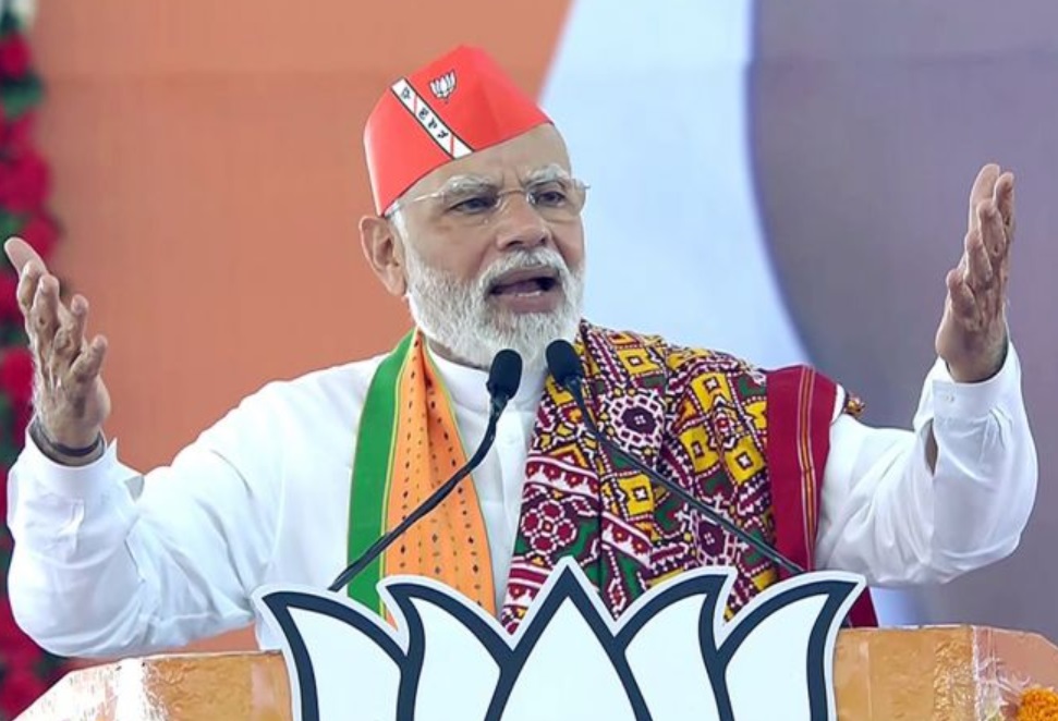 BJP Set To Rule Gujarat : A New History Yet Again Awaits Modi Magic