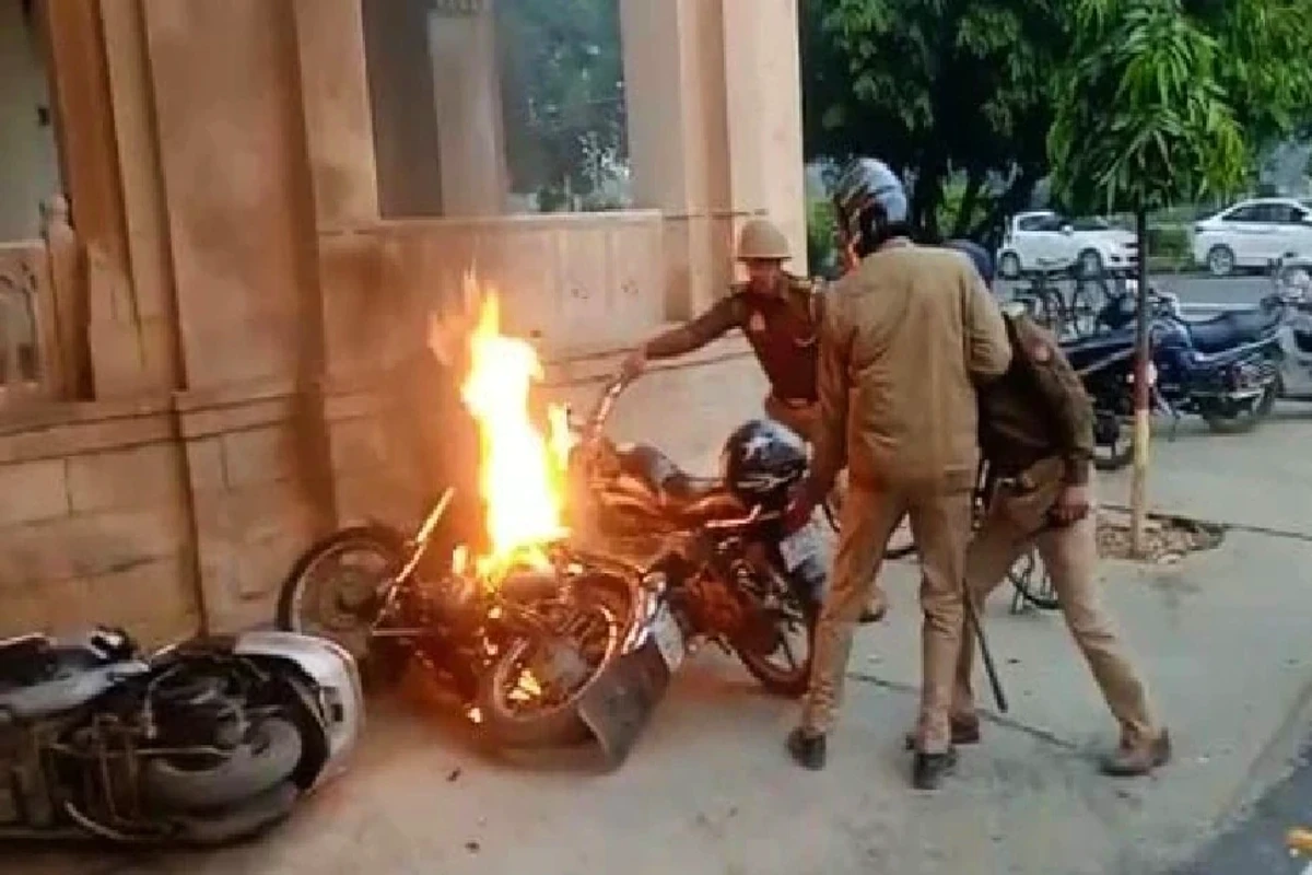 Allahabad University: Students Clash WITH Security Guards, Bikes Were Set On Fire, Commissioner Said – Will Take Action