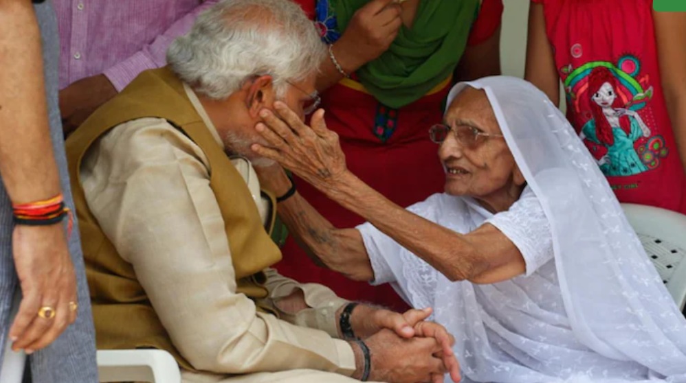 Live Update: Bidding adieu to mother Heeraben, Modi witnesses a glorious century resting at peace