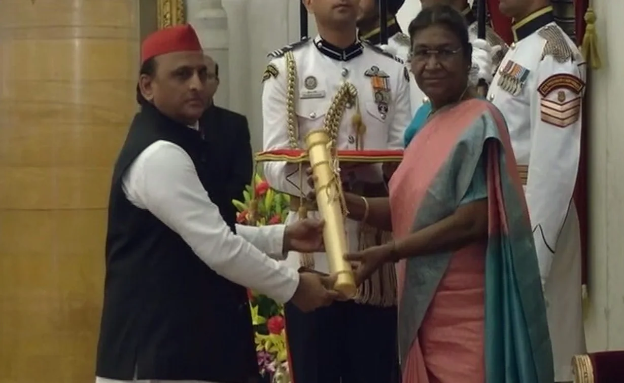 Akhilesh Yadav Accepts Padma Award On Father Mulayam Singh’s Behalf