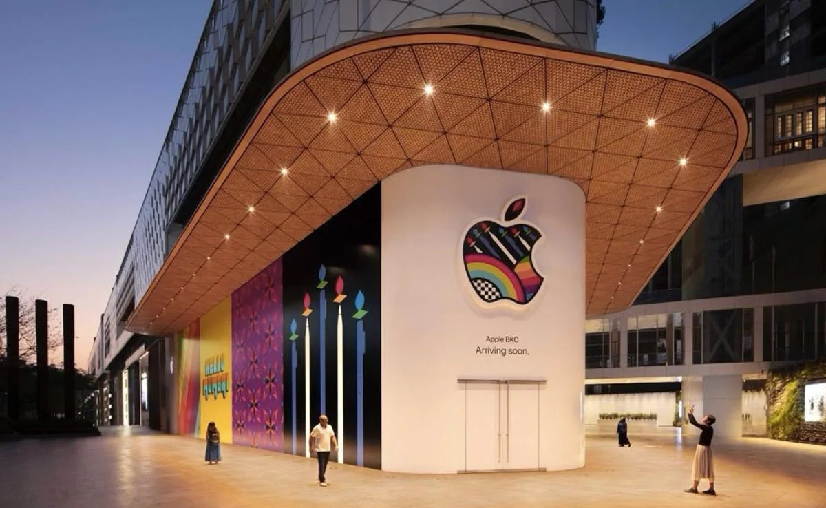 Apple Opens Its First Store In India