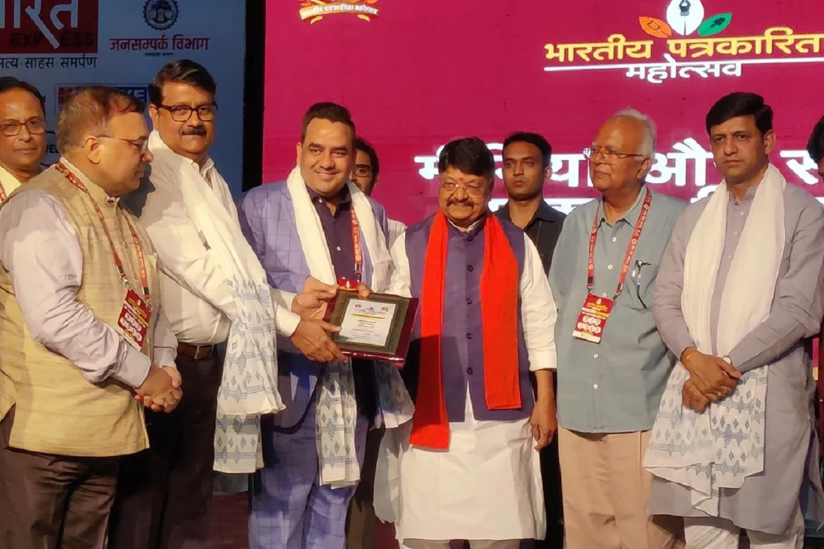 Radheshyam Rai being felicitated at the fest