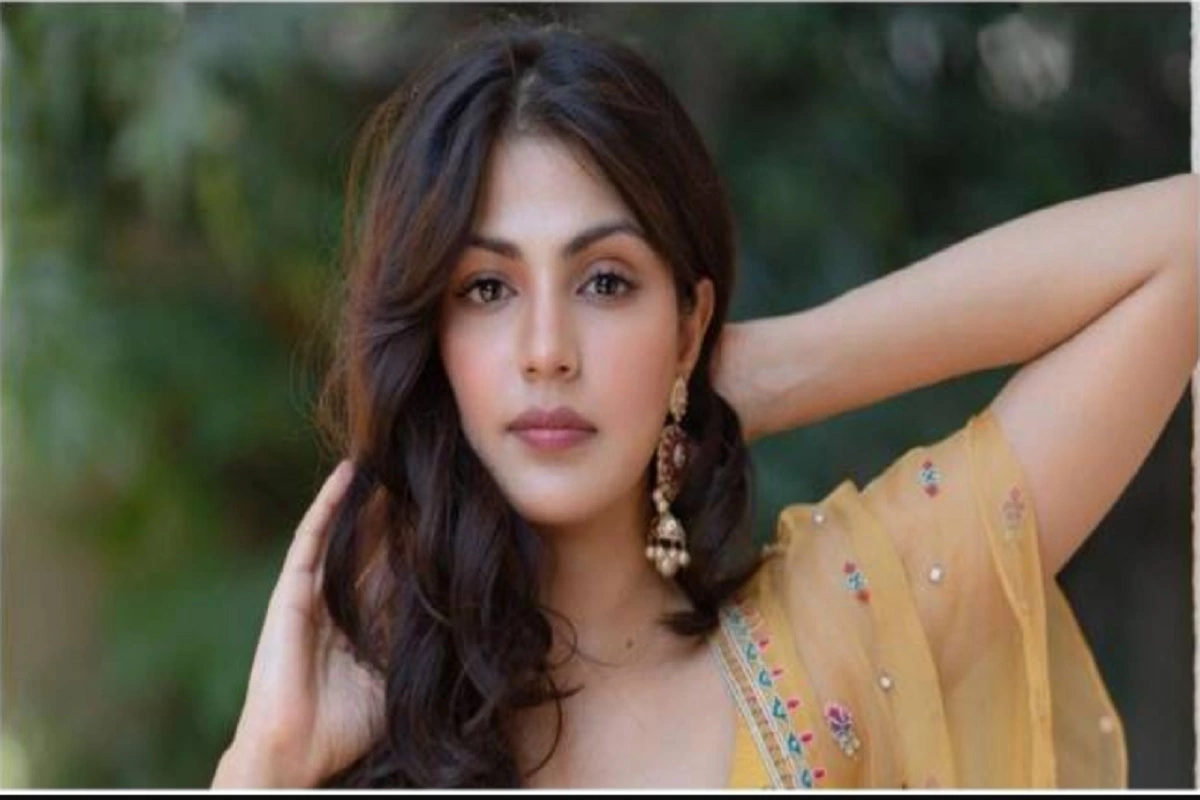 Rhea Chakraborty Cries As She Returns To Work After 3 Long Years