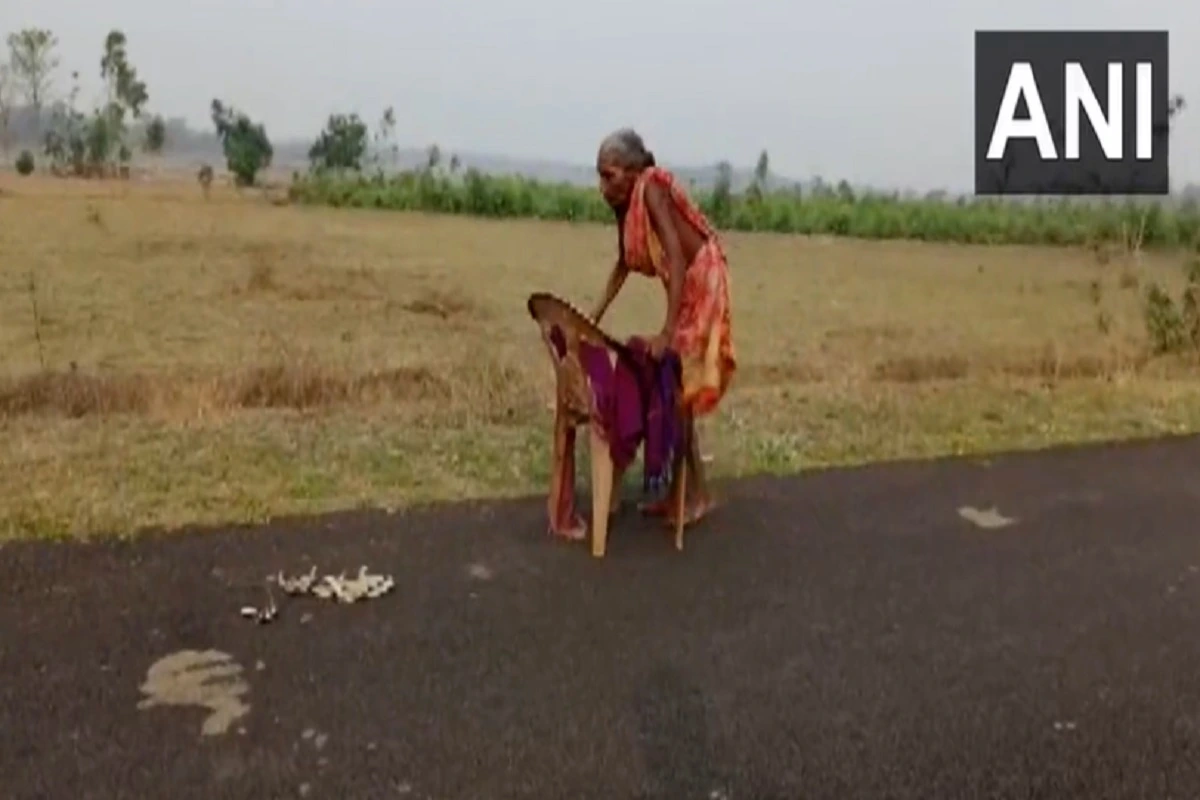 VIRAL: 70-Year-Old Woman Walks Barefoot To Collect Pension, Still Is Empty-Handed; WATCH Here