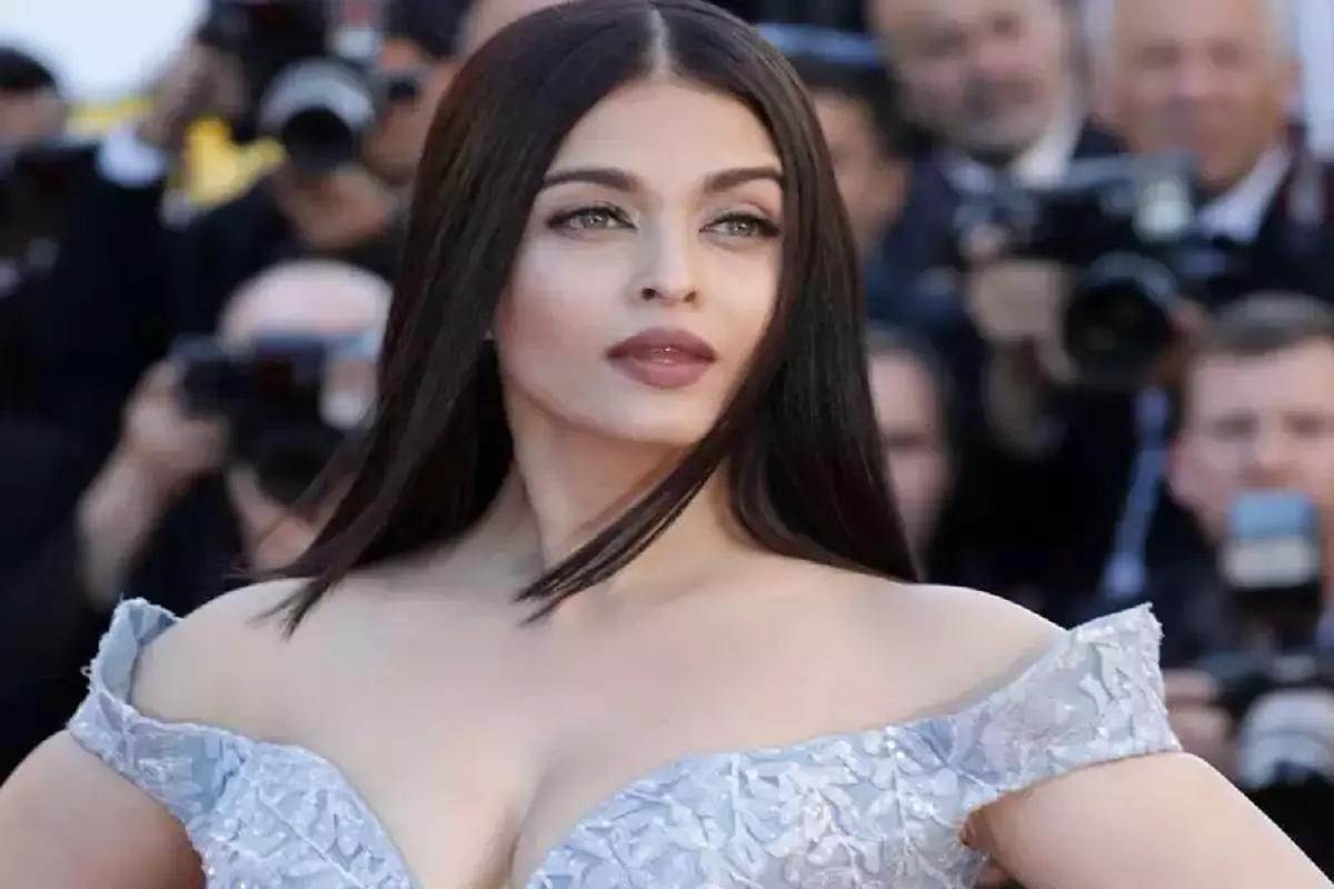 Watch How Aishwarya Rai Bachchan Burned The Dance Floor As She Grooved With Deepika Padukone