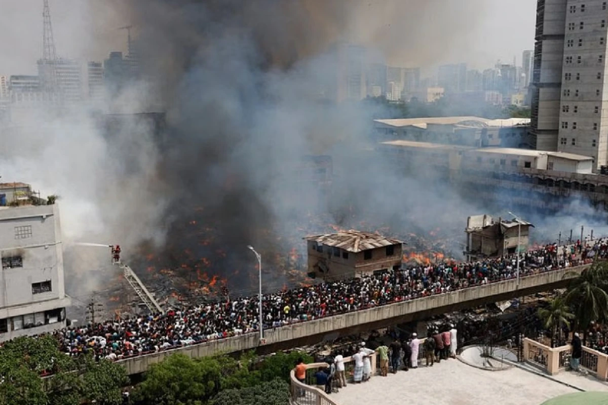 600 Firefighters, Air Force Helicopter Deployed As Massive Fire Broke Out At Bangladesh’s Famous Clothing Market