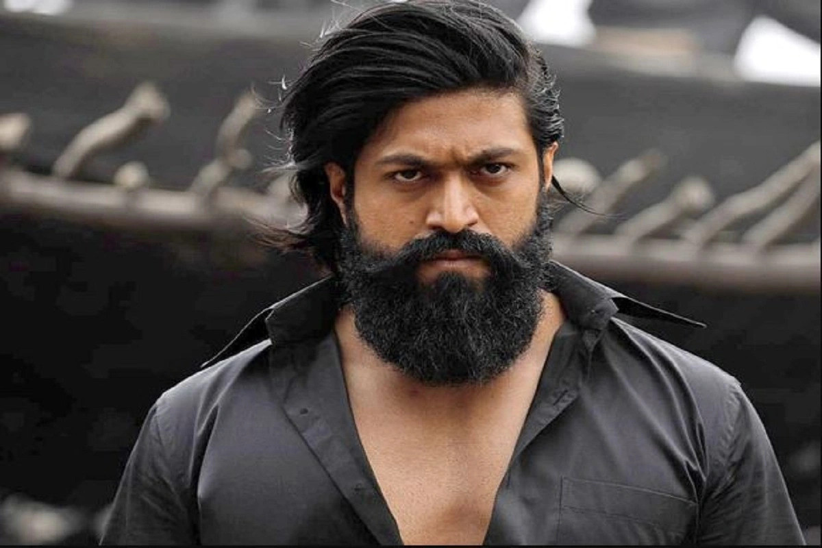 After “KGF” Yash Could Work With National Award Winner Geethu Mohandas