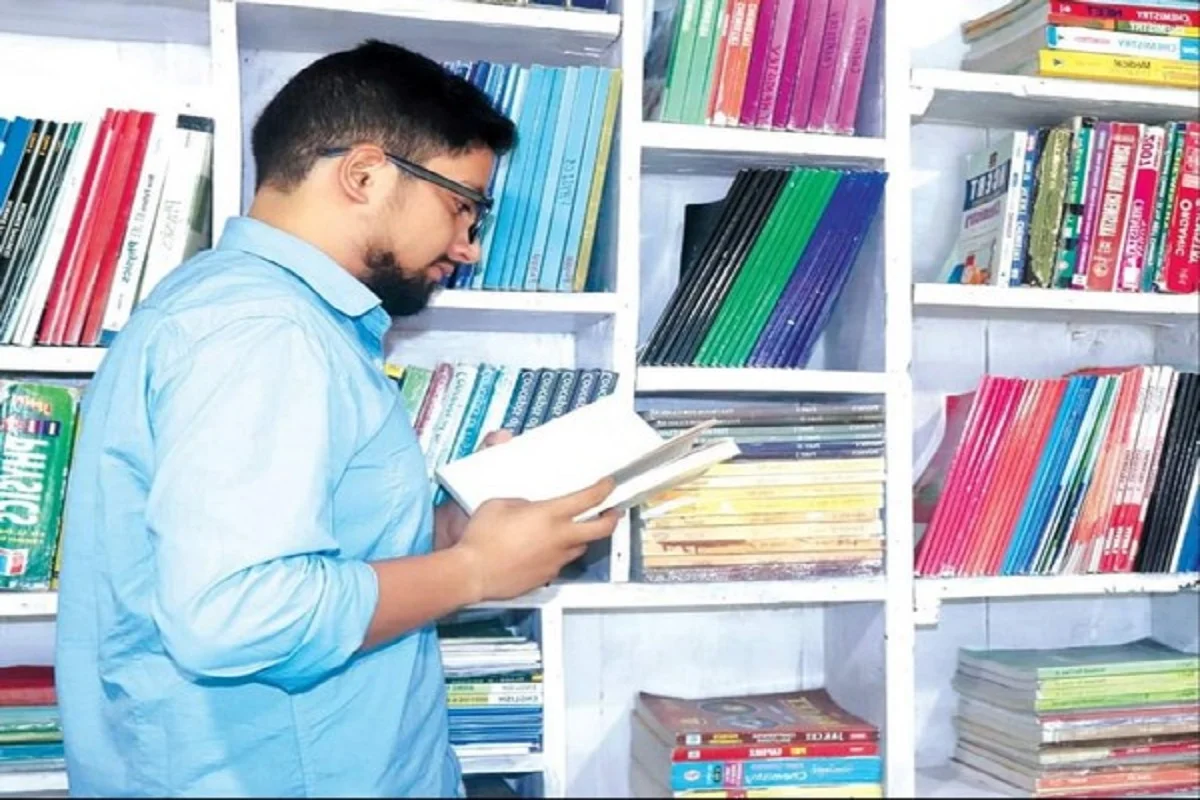 ‘Let’s Talk Library’ Of a Rural Kashmiri Man Is Spreading Change