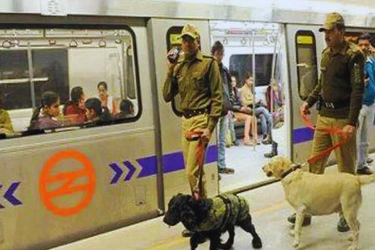 Police And DMRC Personnel Will Patrol Delhi Metro Coaches Following  Dispute Over Viral Videos