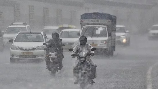 Delhi Experiences Heavy Rain, Minimum Temperature Drops To 24 Degrees Celsius