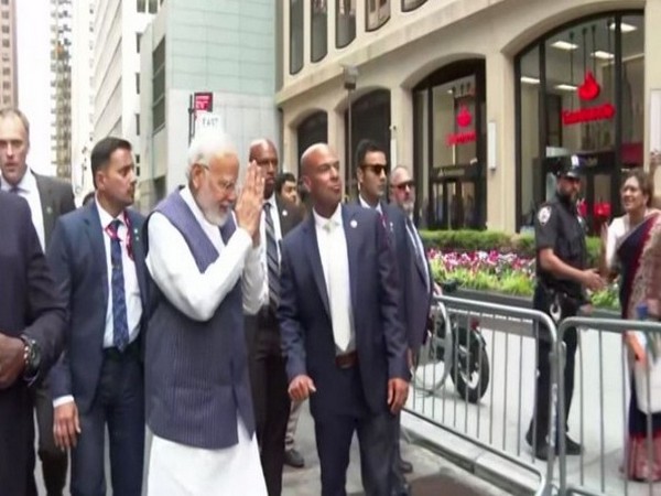 “Bharat Mata ki Jai” Resound Around New York As PM Modi Is Greeted Enthusiastically By Indian Diaspora