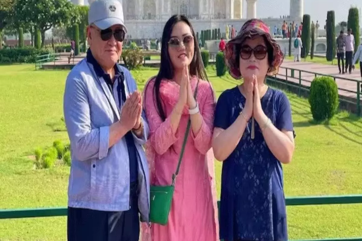 Korean Woman’s Visit To Taj Mahal Wins Hearts