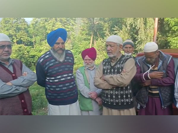 J-K: Sikh Community Displays Exemplary Brotherhood As Local Haj Pilgrims Bid Farewell In Kupwara