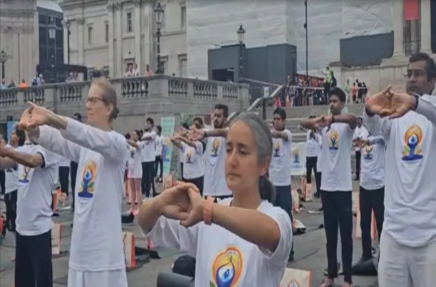 Watch: People Perform Yoga At London’s Trafalgar Square