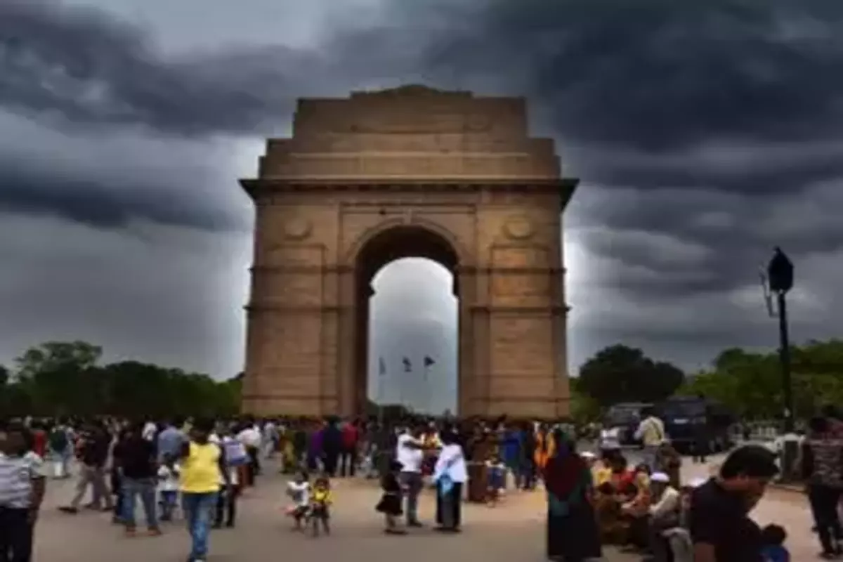 Delhi Experiences A Minimum Temperature Of 22.7 Degrees Celsius
