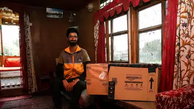 Amazon India onboards first floating ‘I Have Space’ store on Dal Lake