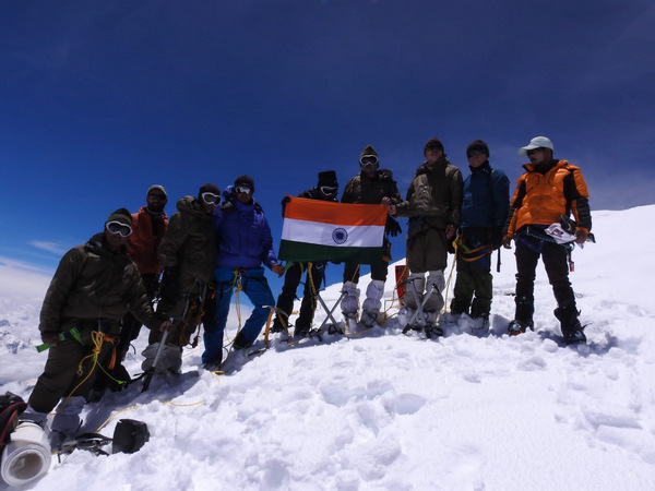 Kargil Vijay Diwas: Dagger Division Of Indian Army Scales Mount Kun And Practises Yoga At Height Of 7,077 Metres