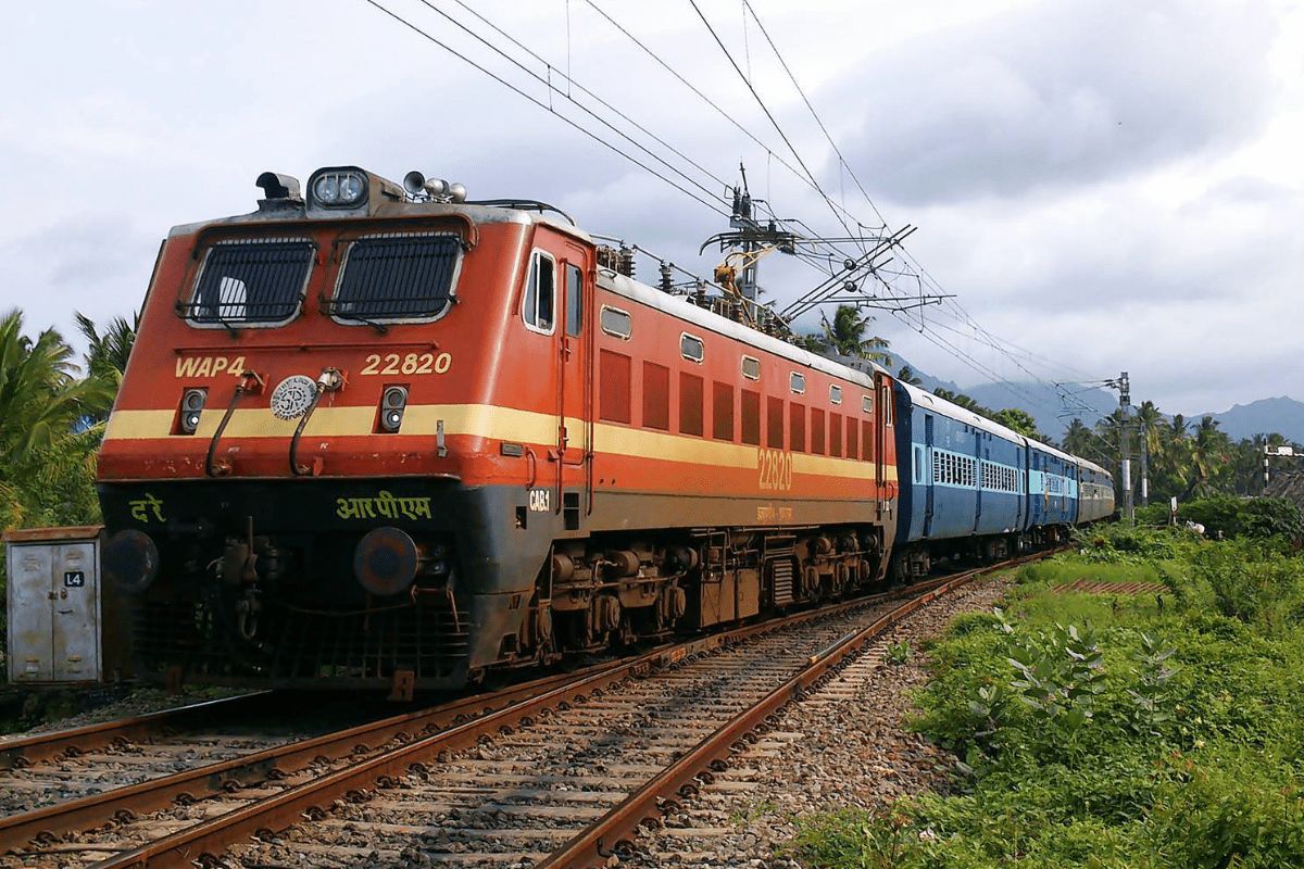 Fire Incidents Affect Trains in Telangana: Falaknuma Express and Kannur-Alappuzha Executive Express