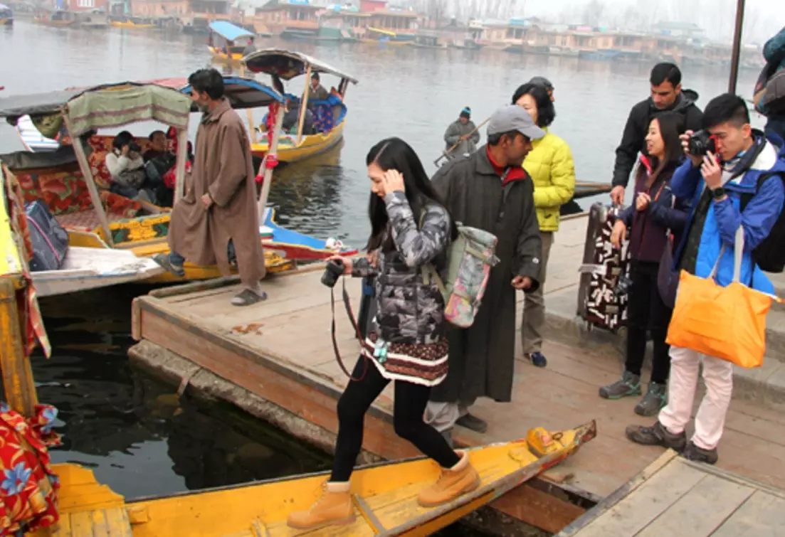 Foreign Tourists: Kashmir's Stunning Natural Beauty Moved Me, And I'll Definitely Come Again