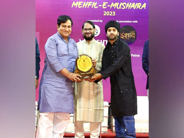 Dubai’s Nawishta Felicitates Kashmiri Singer Ehsan Asgar For Contribution To Urdu Ghazal, Sufi Singing