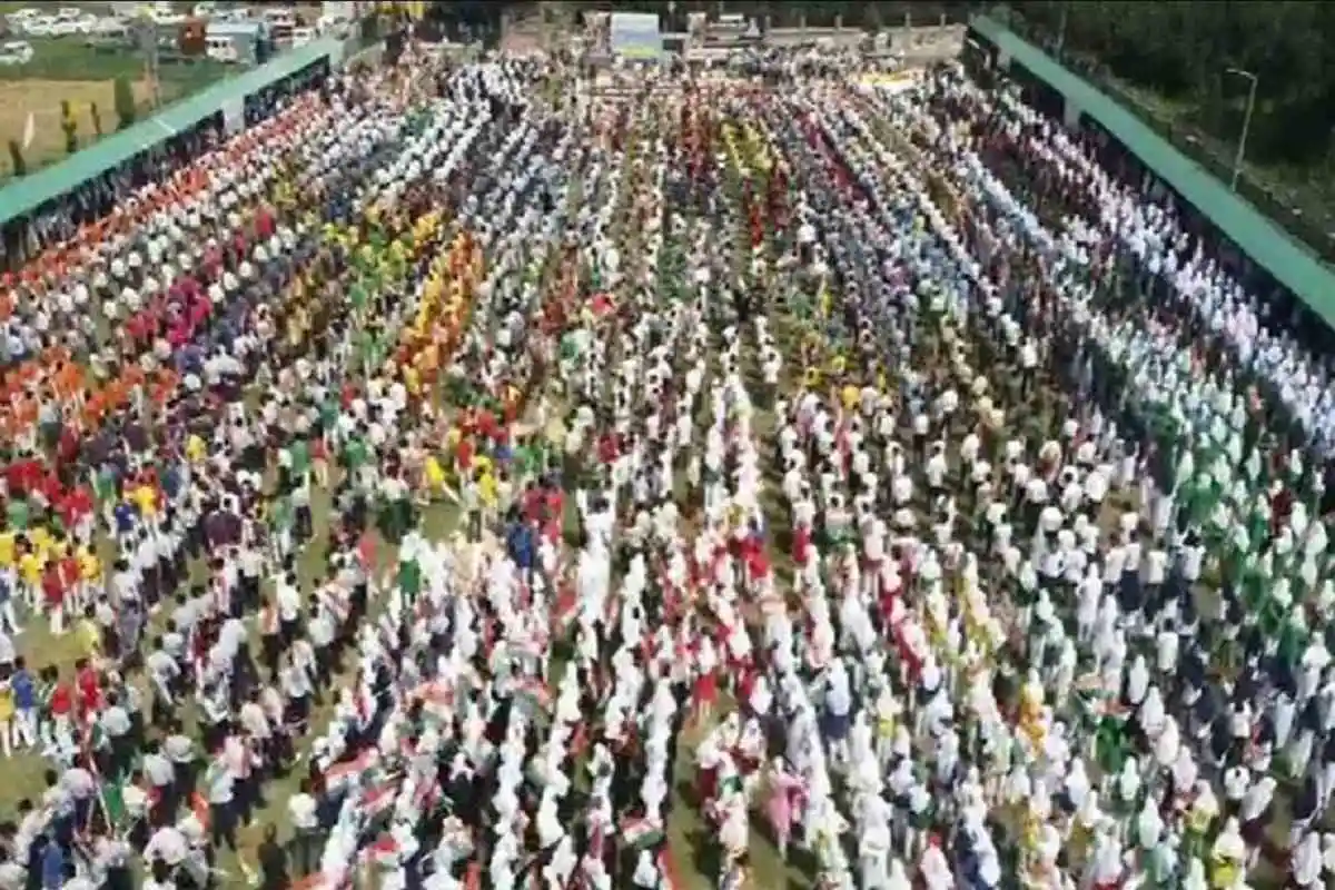 J-K: Thousands Participate In ‘Meri Maati Mera Desh’ Tiranga Rally In Pulwama