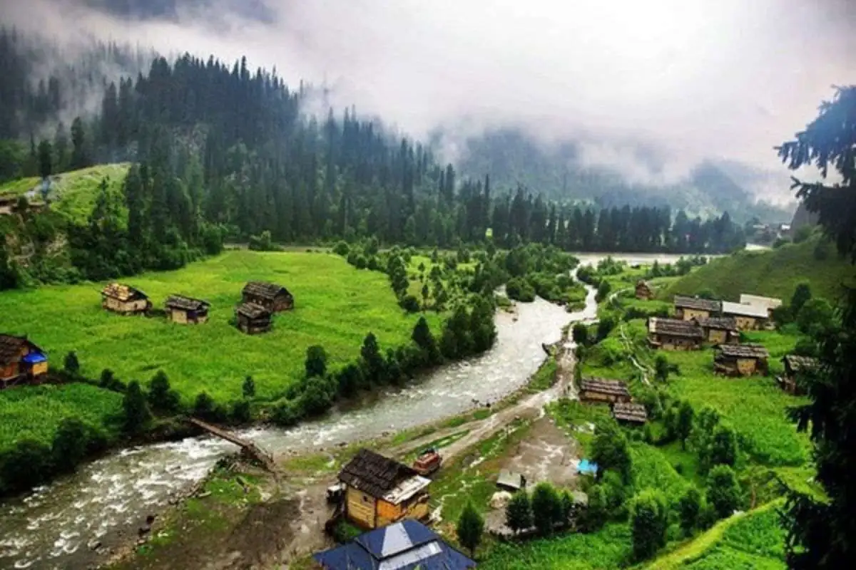 Exploring Enchanting Borderlands – North Kashmir’s LoC Vicinity Becomes Tourist Magnet
