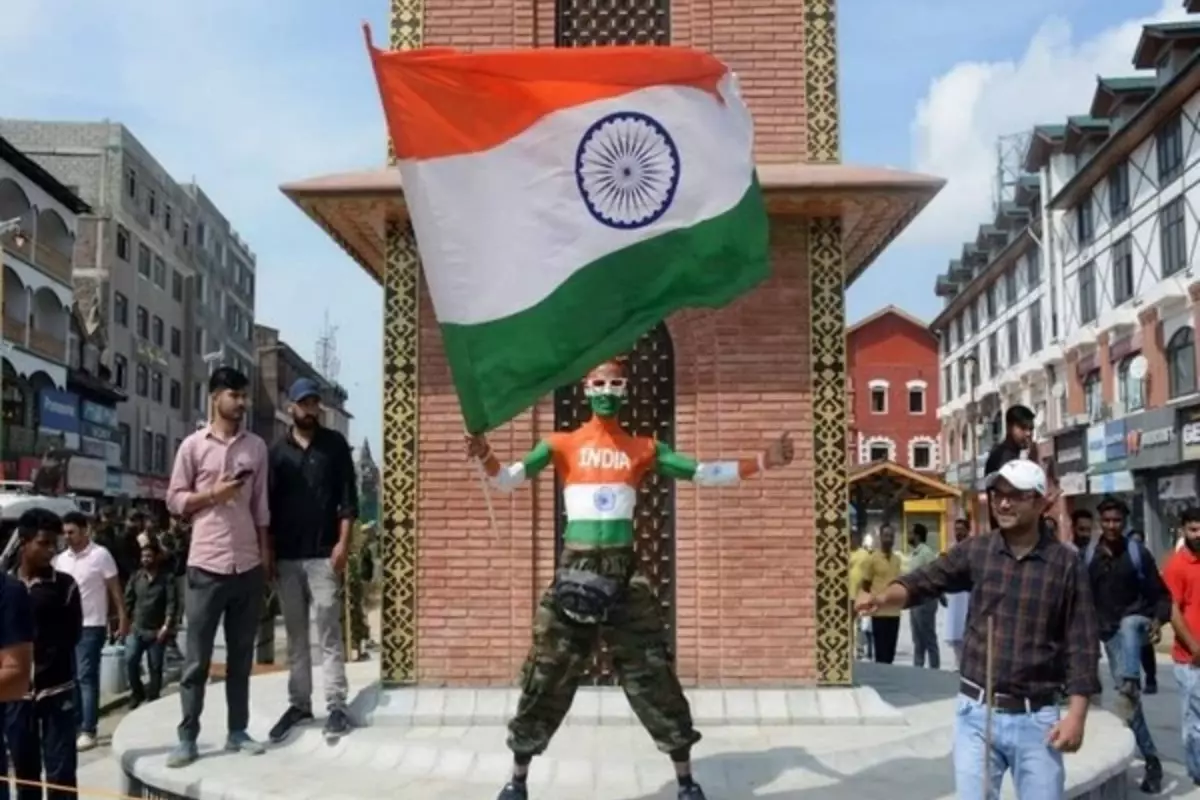 Gujarati Cricket Enthusiasts’ Heartwarming I-Day Celebration At J-K’s Lal Chowk Goes Viral Online