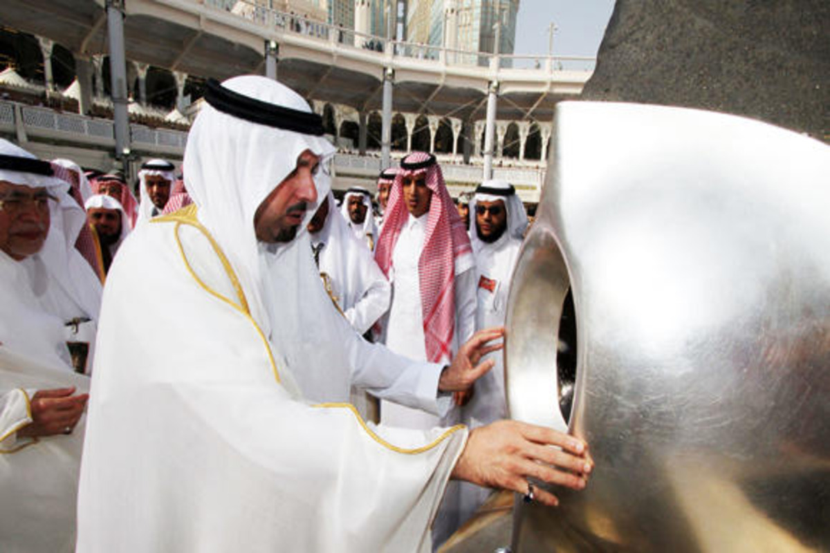 Leading Indian Businessman Participates In The Washing Of The Holy Kaaba